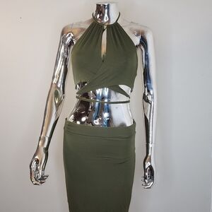 𝅺olive green forever 21 two piece long skirt set. Top SZ SMALL BOTTOMS SZ MEDIUM